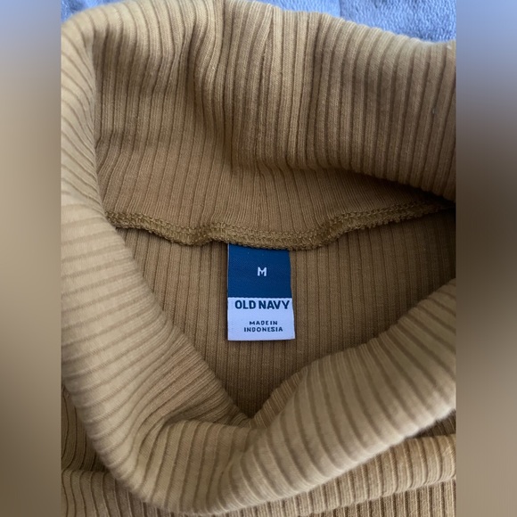 Old navy turtleneck - Picture 2 of 4